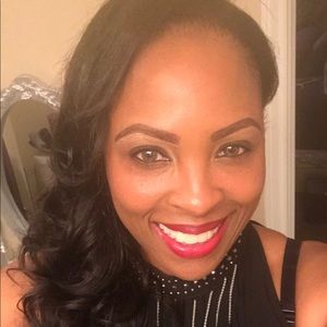 Meet your Posher, Monique